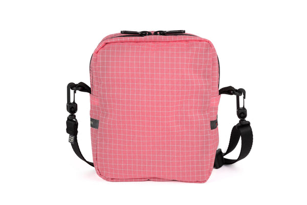An Everyday Cubelet in Sakura Halcyon (pale pink with a white grid).